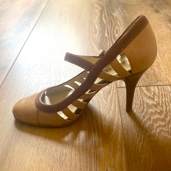 Ellen Tracy retro looking heels. 6 1/2 M Barely worn - Picture 2 of 6